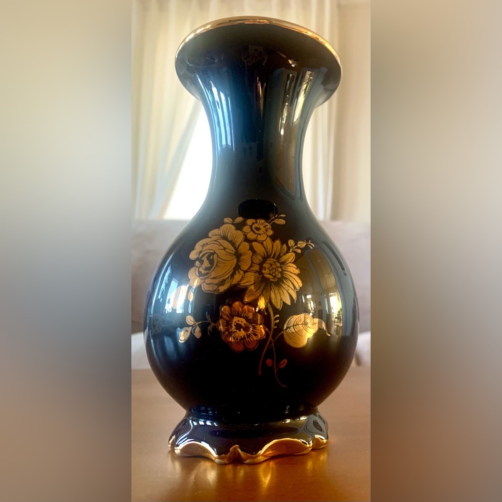 Woulind Porcelain, Hand Painted Vase from Chile
